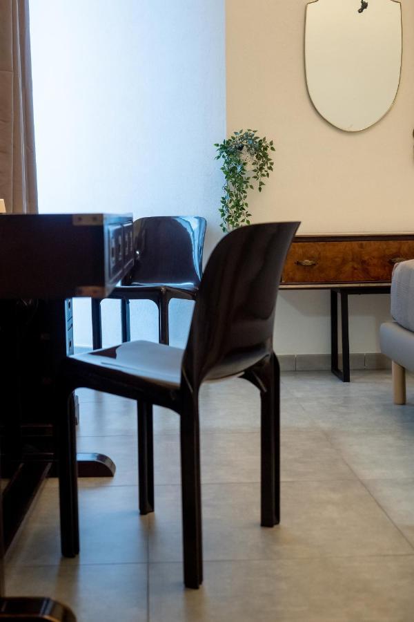 Mr Square Apartment คาตาเนีย ภายนอก รูปภาพ